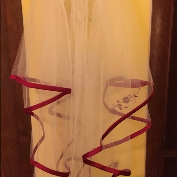 David’s Bridal Deep red accented wedding dress with matching vail   Size 4 - Picture 11 of 15